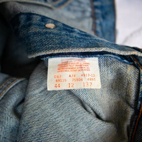 Vintage Levi's Men's Dark Blue Jean Jacket - Picture 7 of 7